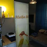 Studio Maryline De 18 M2 - Calme - Rez De Chaussee Sur Patio Prive - Grand Canape-Lit Clic Clac Pour 2 Personnes - Kitchenette - Salle De Bain - 5 Minutes Du Metro Brochant De La Ligne 13,Bus 54,74 Et 31 Vers Sites Touristiques