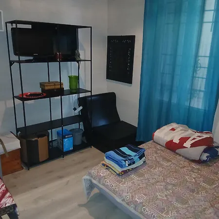 Maryline: Cozy Parisian Retreat With Patio View Apartment Paris