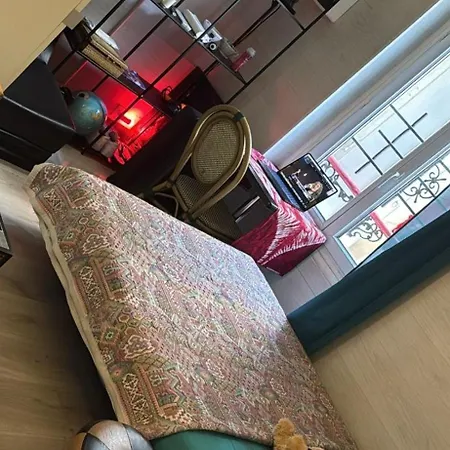 Apartment Maryline: Cozy Parisian Retreat With Patio View *